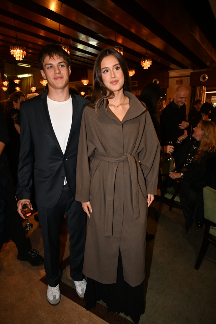 FOTO: Karolína Jirásková s partnerem Kristianem vypadají spokojeně. – stránka 16