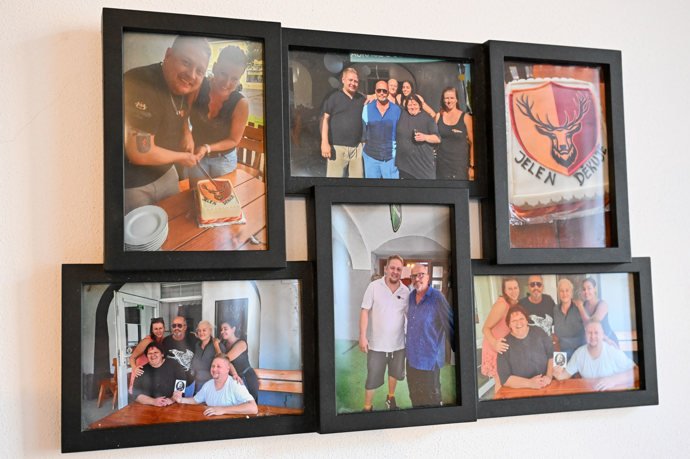 FOTO: V restauraci nechybí fotografie. – stránka 96