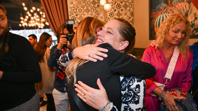 FOTO: Lucie Zedníčková a Bára Vaculíková se vřele objímaly.