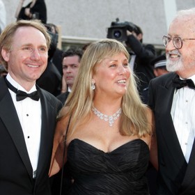 Blyth stála u jeho spisovatelských začátků a má jako historička umění nemalou zásluhu na konečně podobě jeho děl. Roku 2019 se ale rozvedli.