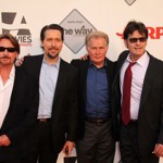 A Martin Sheen se svými syny o 30 let později. Zleva Emilio, Ramón a Charlie.