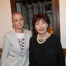Bývalá televizní hlasatelka Marta Skarlandtová s dcerou Lindou.