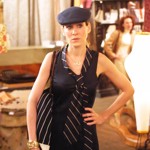 Osudová byla role Carrie Bradshaw v devadesátkovém seriálu Sex ve městě pro herečku Sarah Jessicu Parker. Carrie často sahala po pekařské čepici s kšiltem, kterou kombinovala s dalšími pánskými prvky jako je třeba i letos trendy kravata.