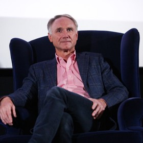 Dan Brown má vedle osmi thrillerů na kontě ještě knížku pro děti s názvem Divoká symfonie, kterou představil roku 2020 v Záhřebu.