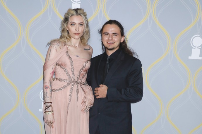 FOTO: Paris oznámila rozchod se snoubencem, bratra Prince naopak čeká svatba. – stránka 1