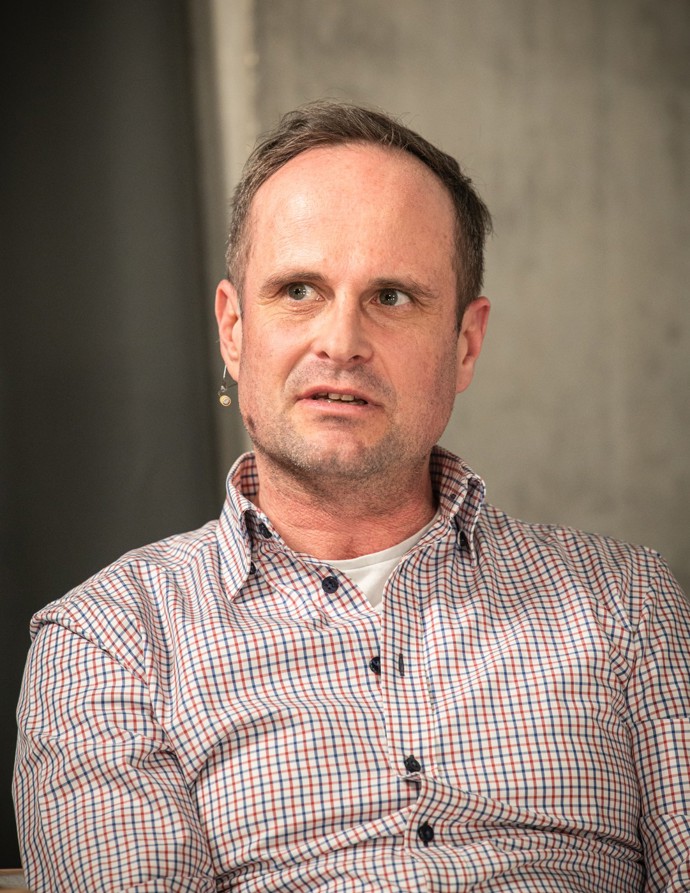 FOTO: Milan Mikulecký. – stránka 1