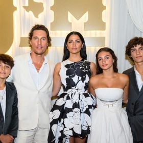 Camila a Matthew jsou rodiči tří dětí - Livingstona, Vidy a Leviho (všichni na snímku), se kterými se snaží trávit maximum času. To ale neznamená, že si nějaký neukradnou jen pro sebe.