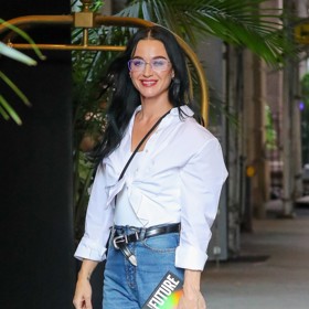 Zpěvačka Katy Perry přišla o věneček v 16 letech na předním sedadle volva. Hrálo jí k tomu album Jeffa Buckleyho Grace.