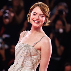 Pixie cut má mnoho podob, a jak Emma Stone ukázala, krátký sestřih se hodí i na slavnostní události.