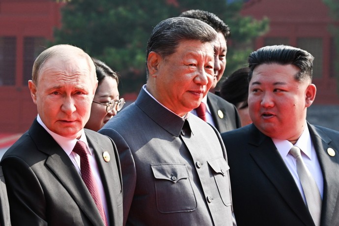 FOTO: Vladimir Putin, Si Ťin-Pching a Kim Čong-Un na přehlídce v Pekingu.