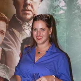 Bára dorazila na premiéru s dobrou náladou.