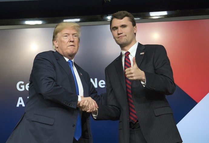 FOTO: Charlie Kirk byl podporovatel Donalda Trumpa. – stránka 8