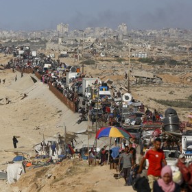 Tisíce Palestinců prchají na jih Pásma. 