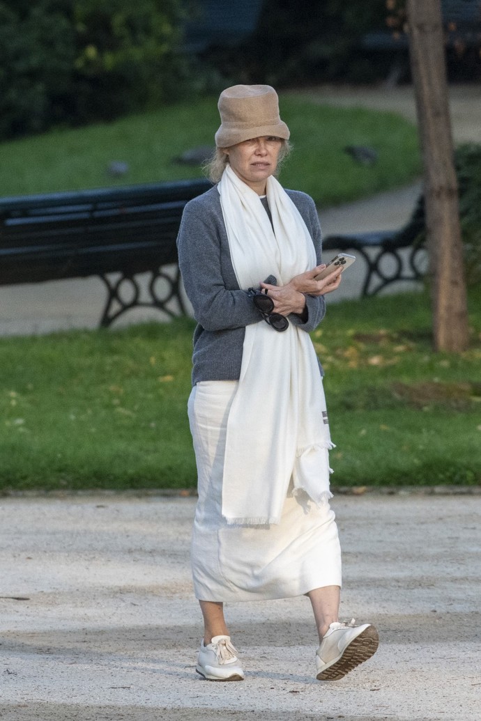 FOTO: Pamela Anderson v ulicích Paříže byla skoro k nepoznání. – stránka 2
