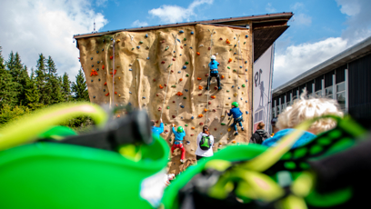 FOTO: Horolezecká stěna i pro ty nejmenší.