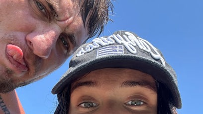 FOTO: Fanoušci si myslí, že na fotografii vedle Ivana Janiše je Majda Sokhanchak.