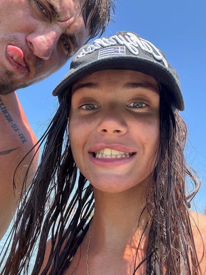 FOTO: Fanoušci si myslí, že na fotografii vedle Ivana Janiše je Majda Sokhanchak. – stránka 5