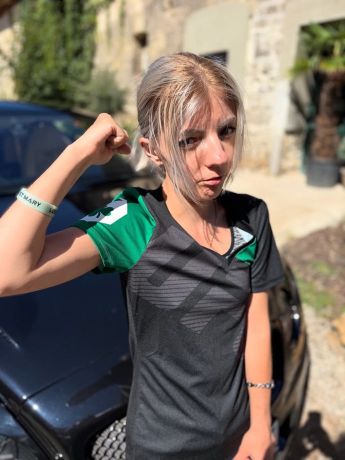 FOTO: Kontroverzní influecnerka Adéla Pulcová v dresu.