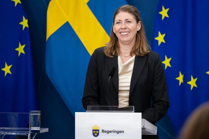 FOTO: Elisabet Lannová zkolabovala během tiskové konference.