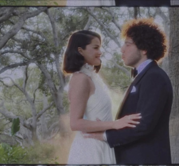 FOTO: Po dvou letech společného života si Selena Gomez a Benny Blanco řekli ano. – stránka 10