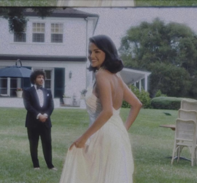 FOTO: Selena Gomez byla krásná nevěsta. – stránka 4