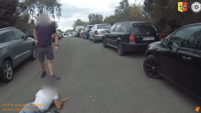 FOTO: Policie dopadla tři slovensky hovořící muže, kteří měli zneužít hendikepovanou ženu v Praze.