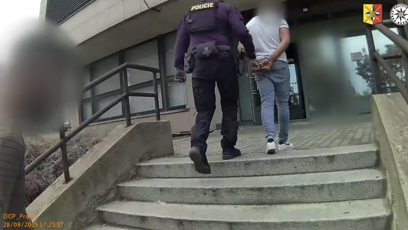 FOTO: Policie dopadla tři slovensky hovořící muže, kteří měli zneužít hendikepovanou ženu v Praze.