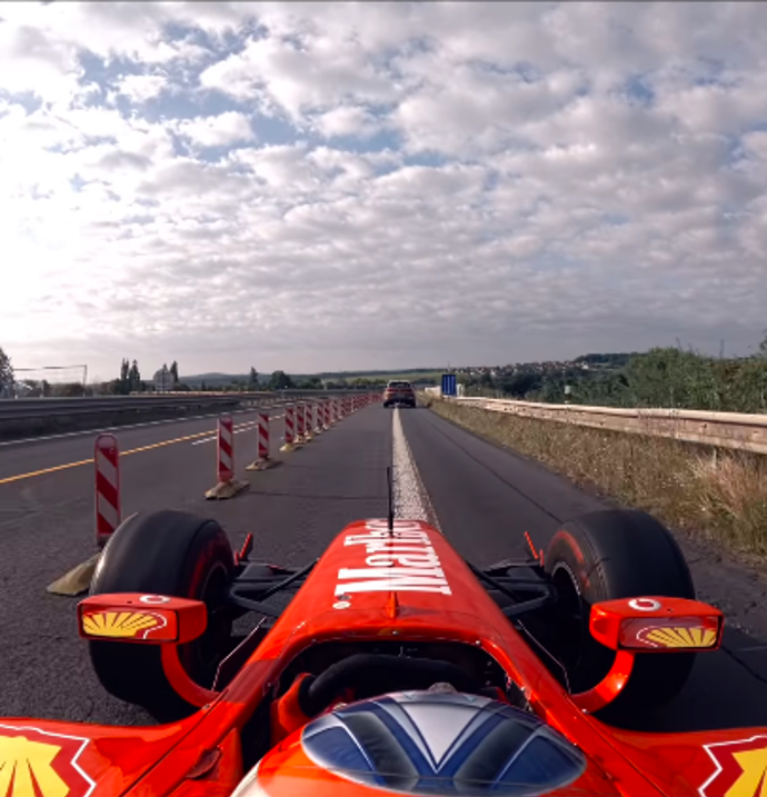 FOTO: Formule se proháněla po dálnici. – stránka 8