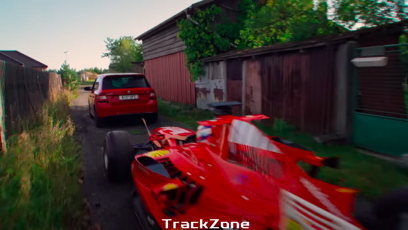 FOTO: Když už řidiči věděli o policistech, zahákli formuli za auto aby se jízda nedala dokázat.