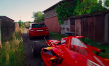 Když už řidiči věděli o policistech, zahákli formuli za auto aby se jízda nedala dokázat.