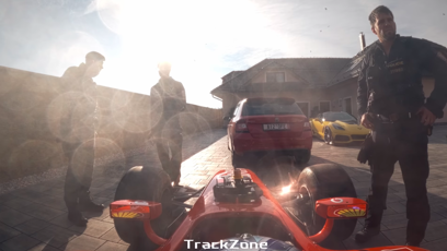 FOTO: Policisté vnikli na soukromý pozemek.