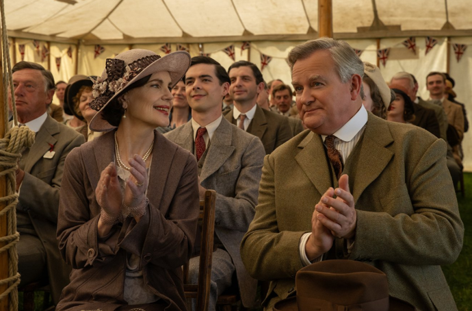 FOTO: Elizabeth McGovern a Hugh Bonneville ve snímku Panství Downton: Velké finále. – stránka 1