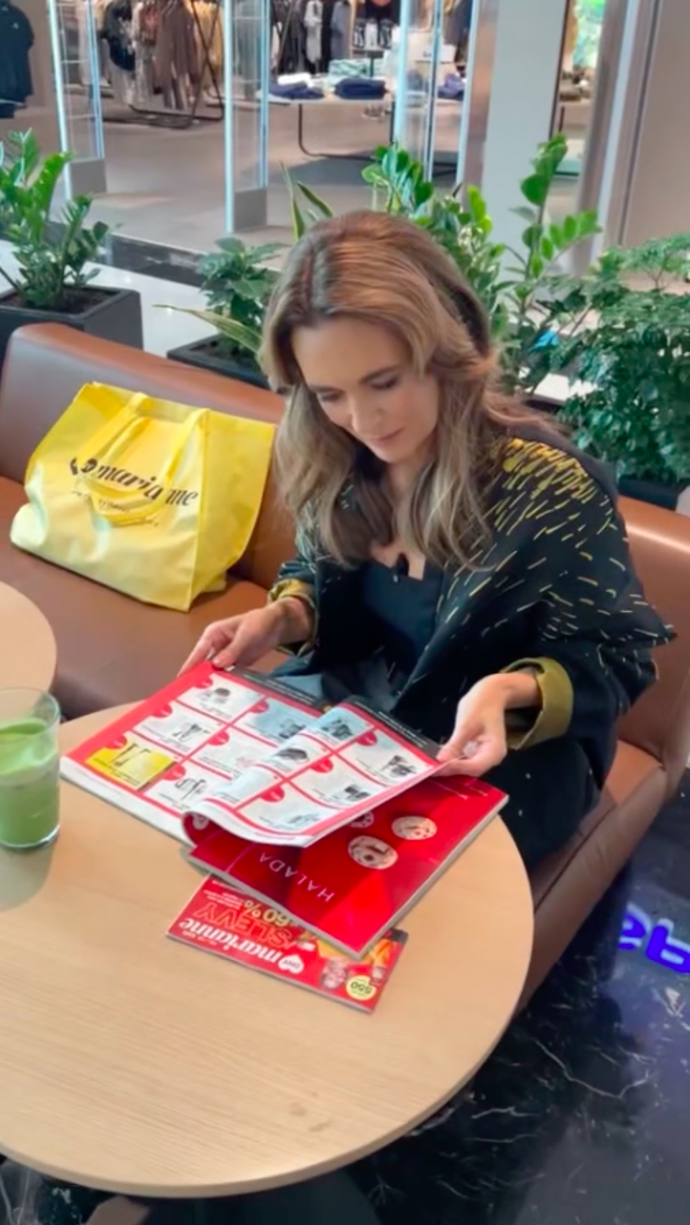 FOTO: Daniela si už prohlíží kupóny. – stránka 2