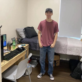 Tyler Robinson zastřelil Charlieho Kirka.