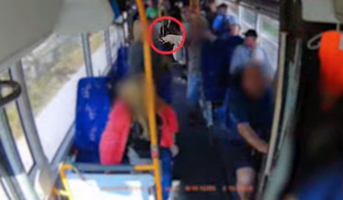 FOTO: Agresora zadržela policie, muž nadýchal přes dvě promile alkoholu. – stránka 5