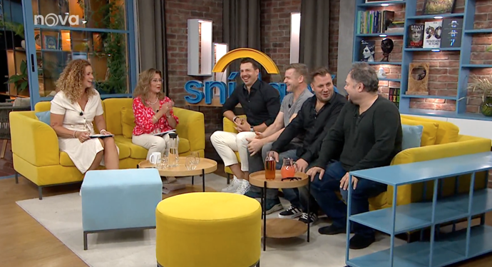 FOTO: Hosty pořadu Snídaně s Novou, který mimo jiné moderuje i Dana Morávková, byli herci, kteří už 18. září zazáří v novém muzikálu Taťkové. – stránka 4