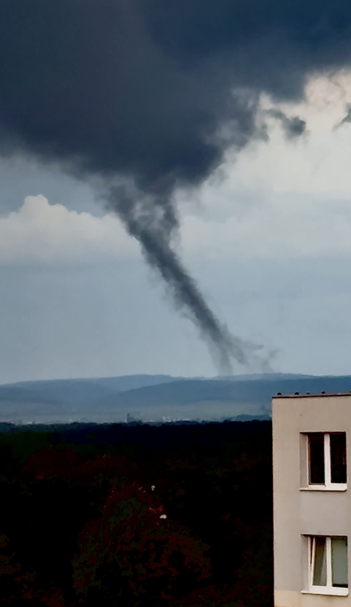 FOTO: Tornádo zasáhlo neobydlenou část. – stránka 5