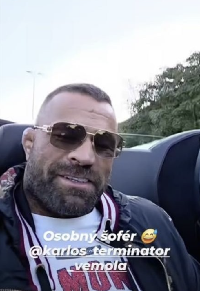 FOTO: Karlos Vémola se také nepřipoutal.