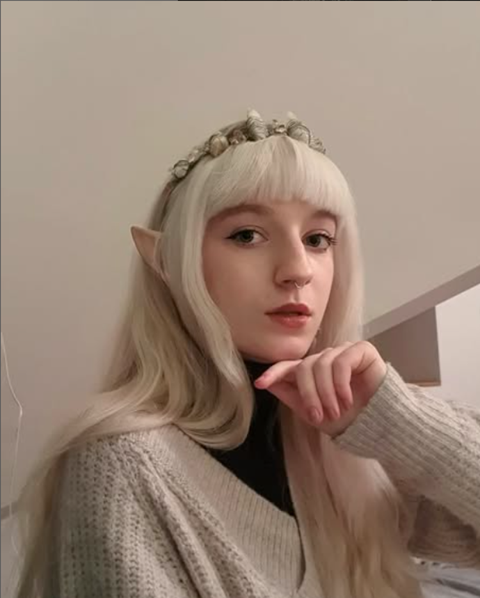 FOTO: Anna Marie Valentová s elfími ušima. – stránka 2