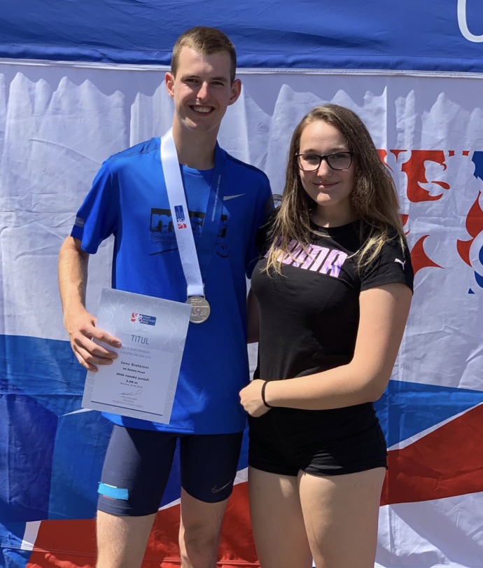 FOTO: Jan Štefela se svou vyvolenou. – stránka 1