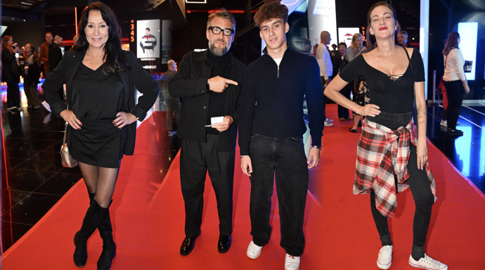FOTO: Hvězdy vyrazily na premiéru.