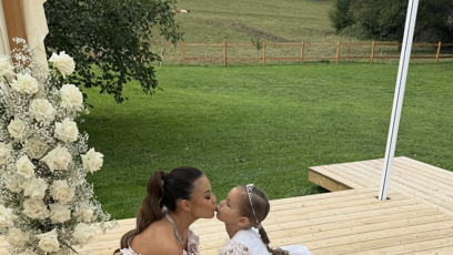 FOTO: Monika Bagárová si svatbu sestry užila.