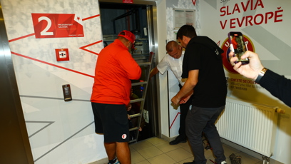 FOTO: Kapela Elán lezla po žebříku.