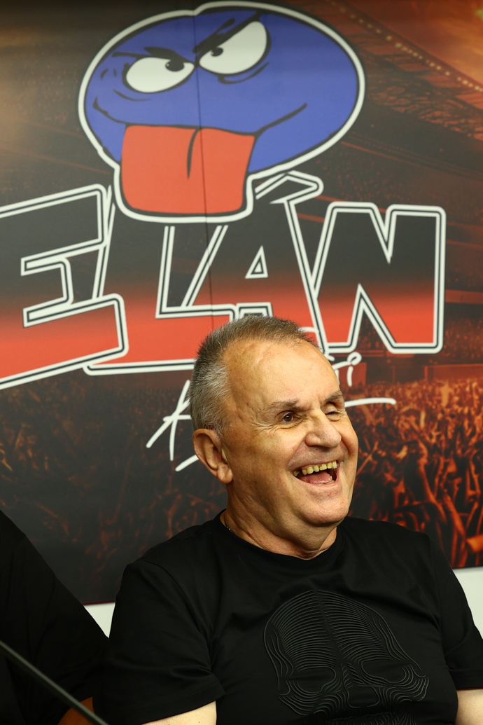 FOTO: Jožo Ráž rozdával úsměvy. – stránka 1