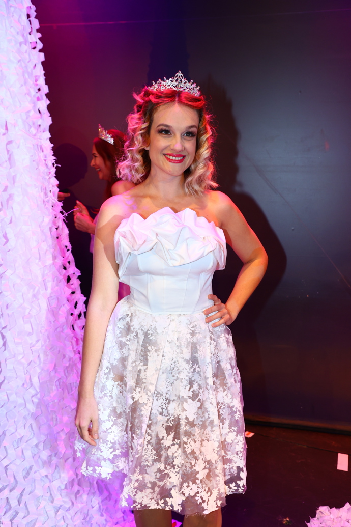 FOTO: Alternace Sarah Caroline. – stránka 22