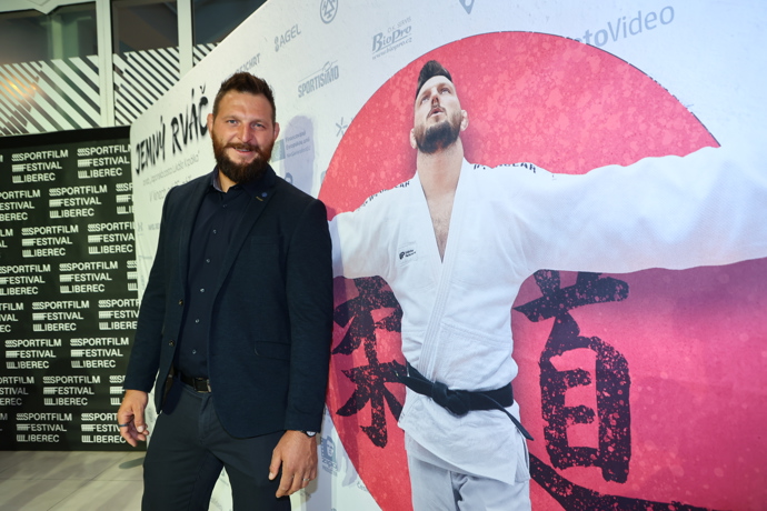 FOTO: Lukáš Krpálek má nový dokument. – stránka 34