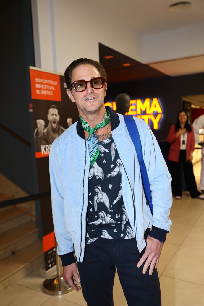 FOTO: Cameron Douglas dorazil na premiéru dokumentu Jemný rváč. – stránka 29