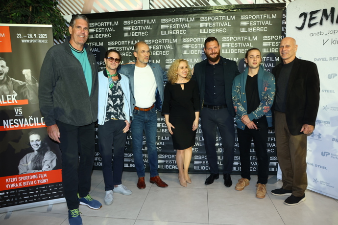 FOTO: Cameron Douglas a Edouard Philipponnat se zvěčnili s Lukášem Krpálkem. – stránka 25
