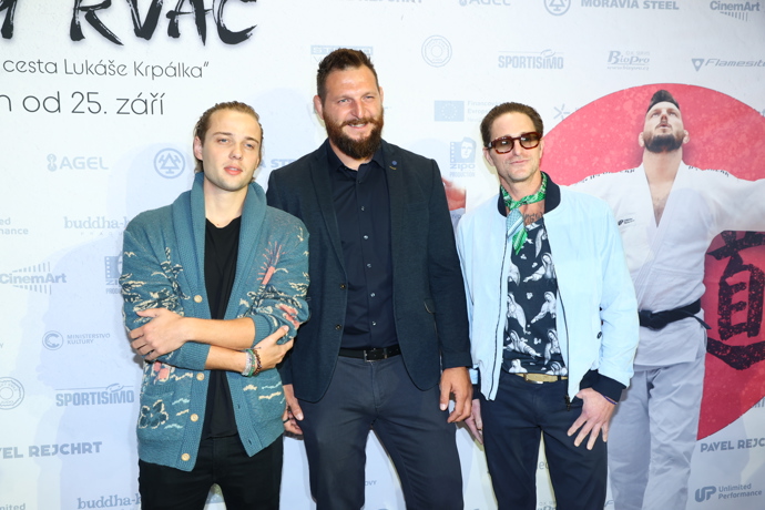 FOTO: Cameron Douglas a Edouard Philipponnat s Lukášem Krpálkem. – stránka 19
