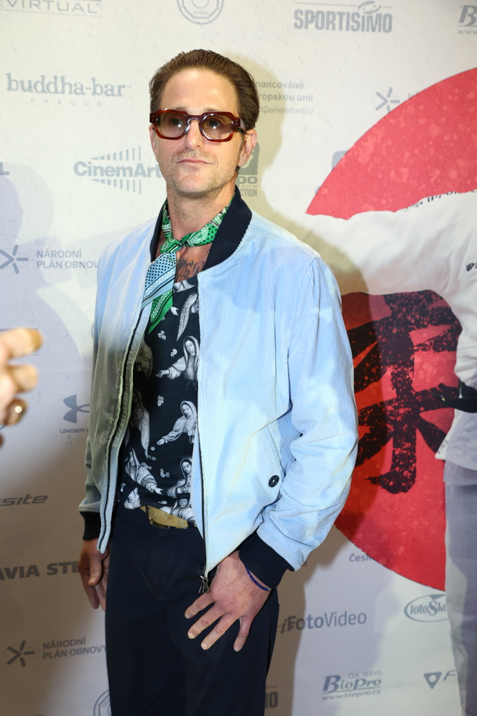 FOTO: Cameron Douglas dorazil do Čech. – stránka 17